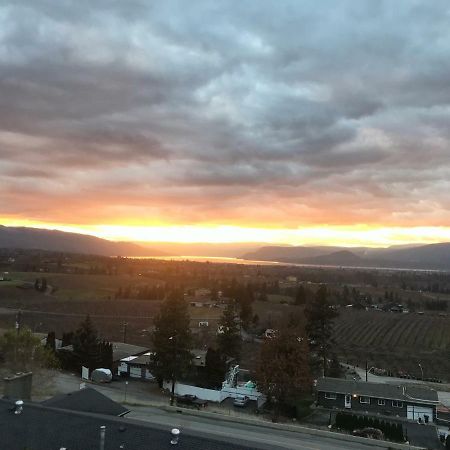 Acker Vacation Rentals Kelowna Bagian luar foto