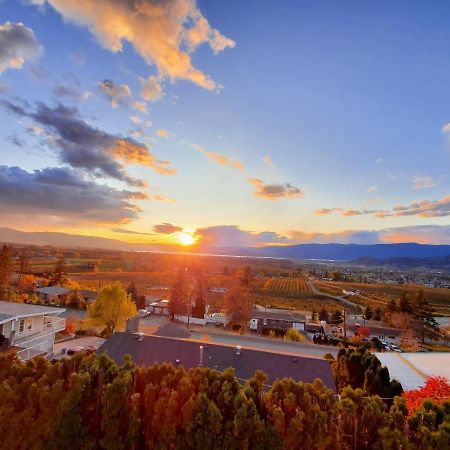 Acker Vacation Rentals Kelowna Bagian luar foto