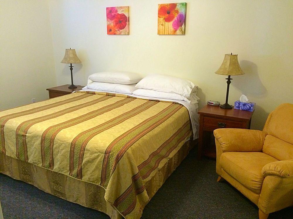 Acker Vacation Rentals Kelowna Bagian luar foto