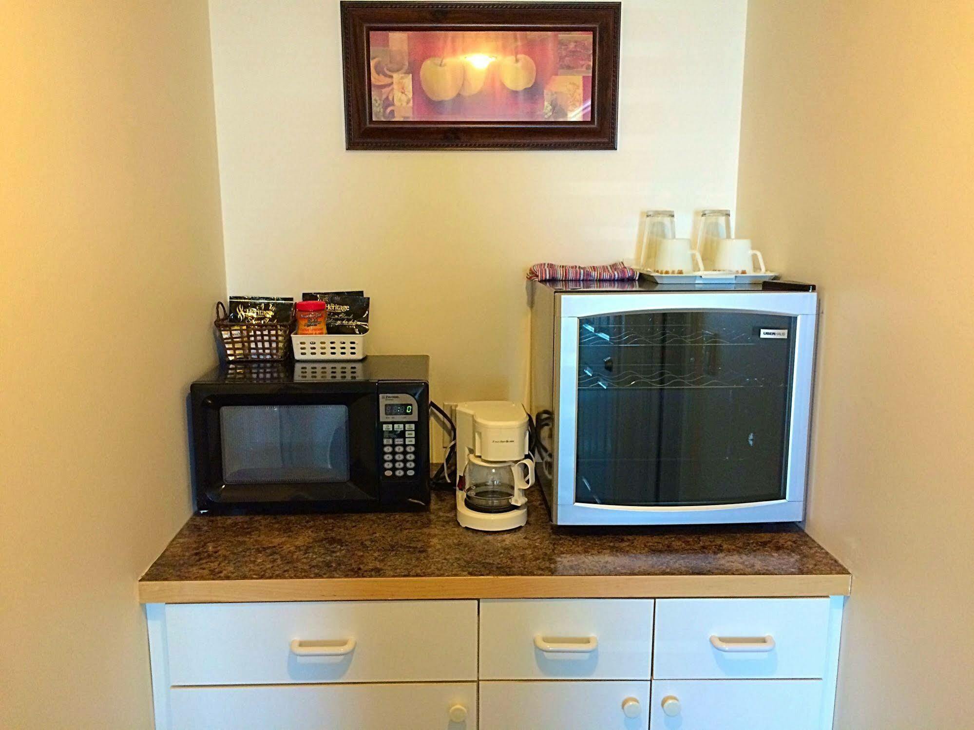 Acker Vacation Rentals Kelowna Bagian luar foto