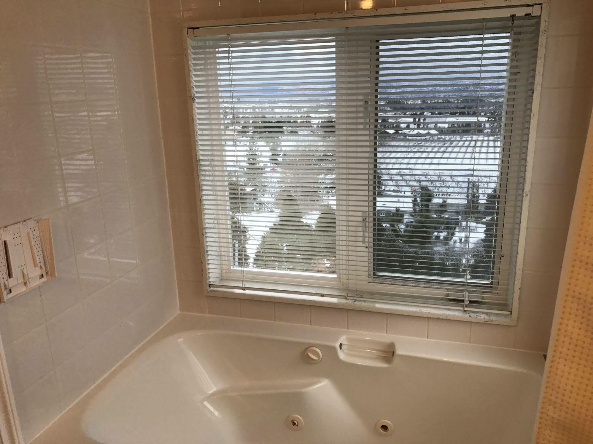 Acker Vacation Rentals Kelowna Bagian luar foto