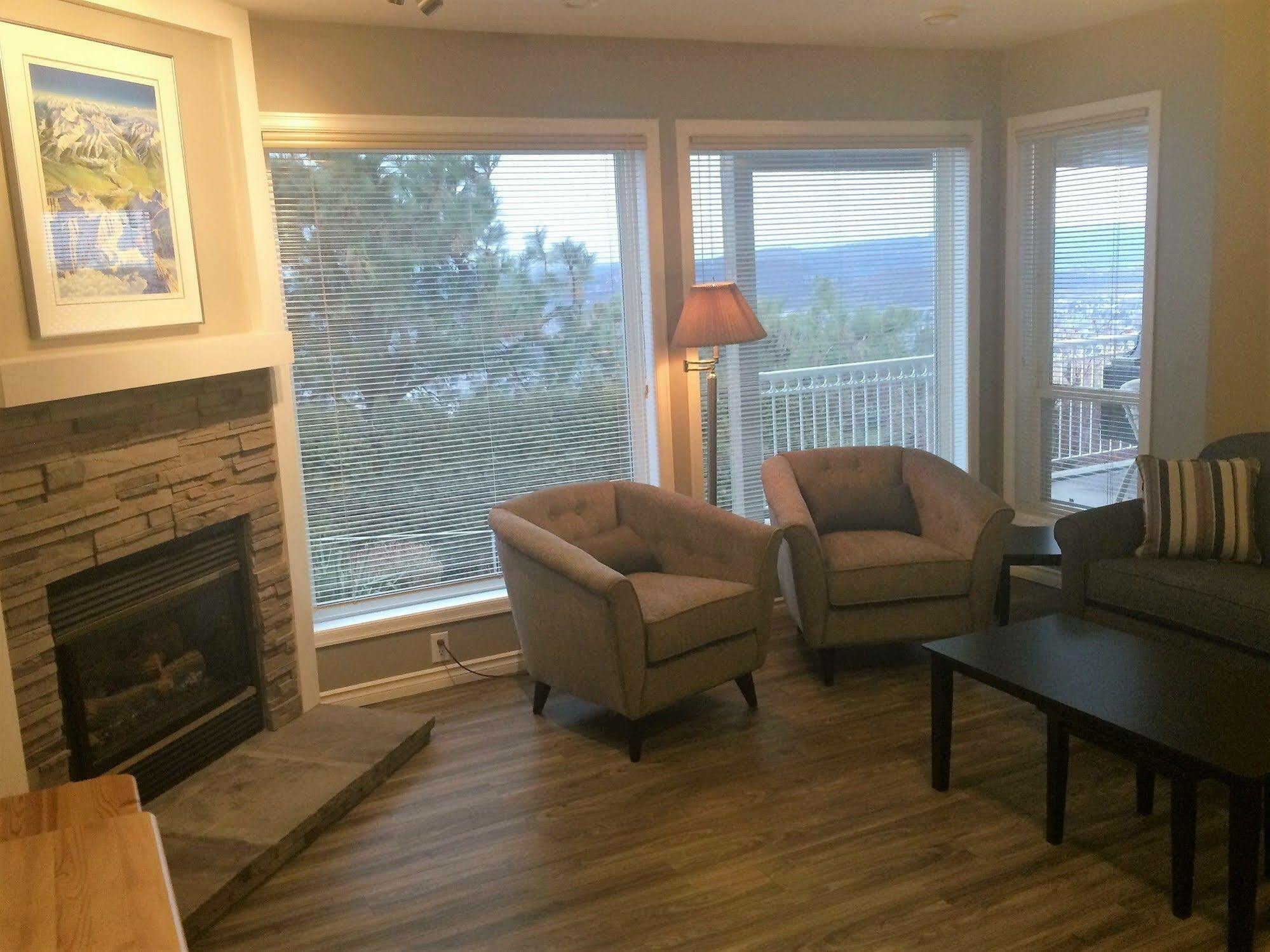 Acker Vacation Rentals Kelowna Bagian luar foto