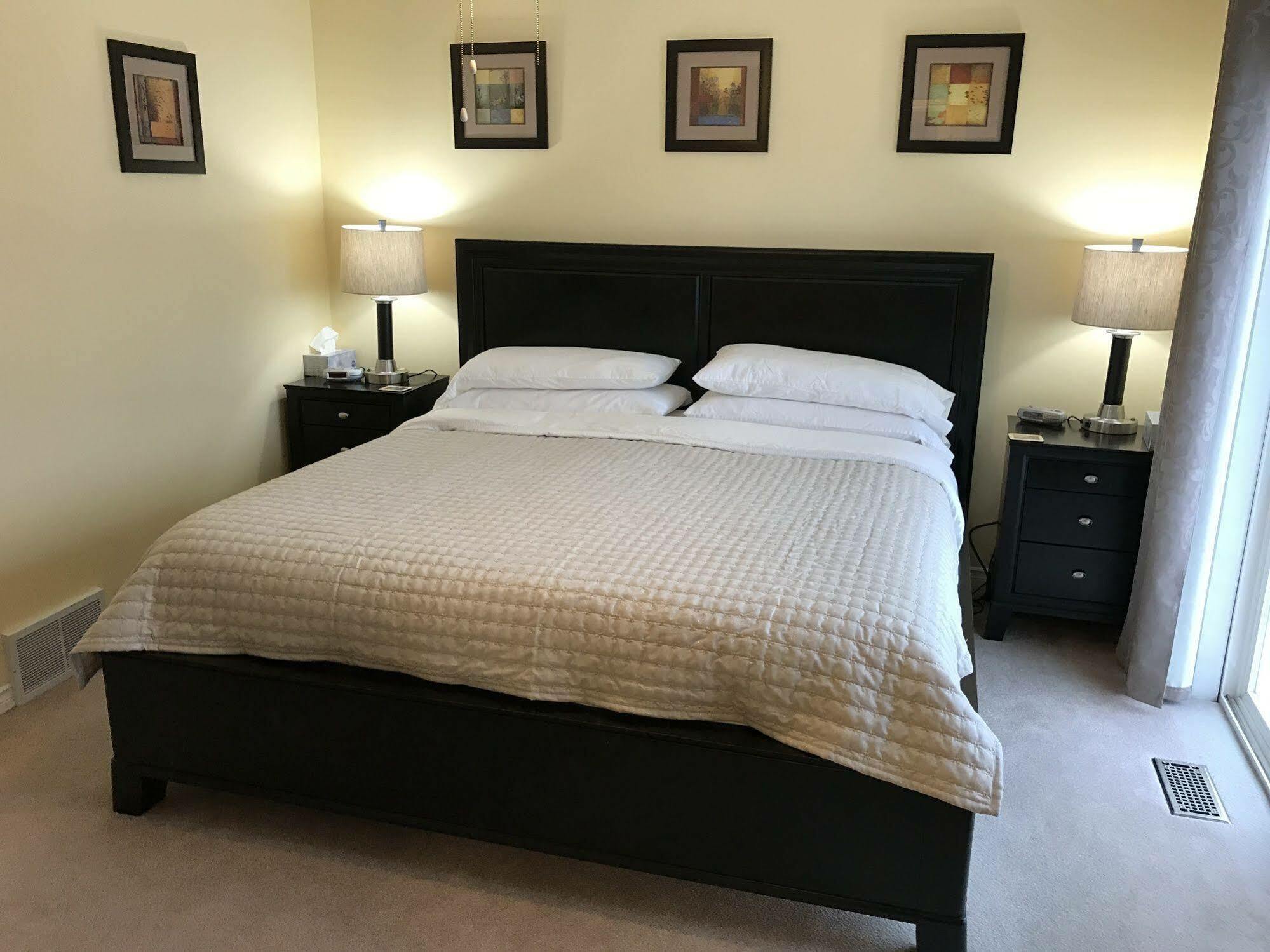 Acker Vacation Rentals Kelowna Bagian luar foto