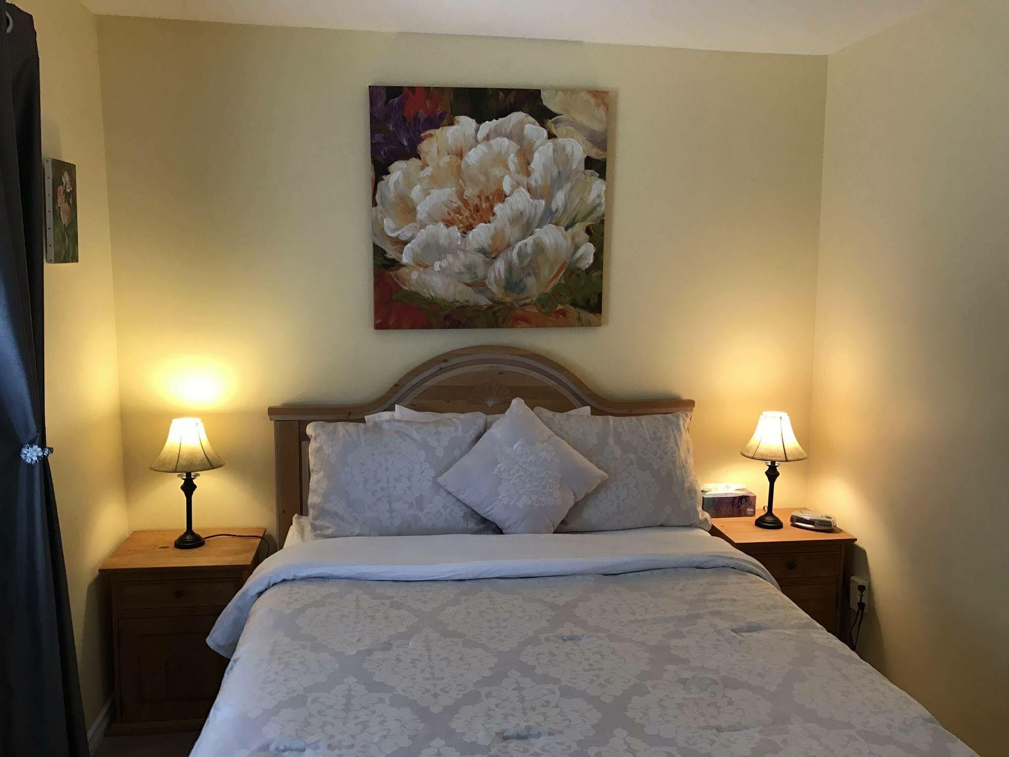 Acker Vacation Rentals Kelowna Bagian luar foto