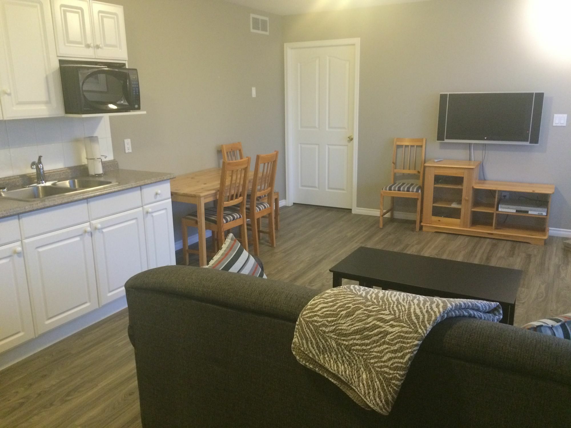 Acker Vacation Rentals Kelowna Bagian luar foto