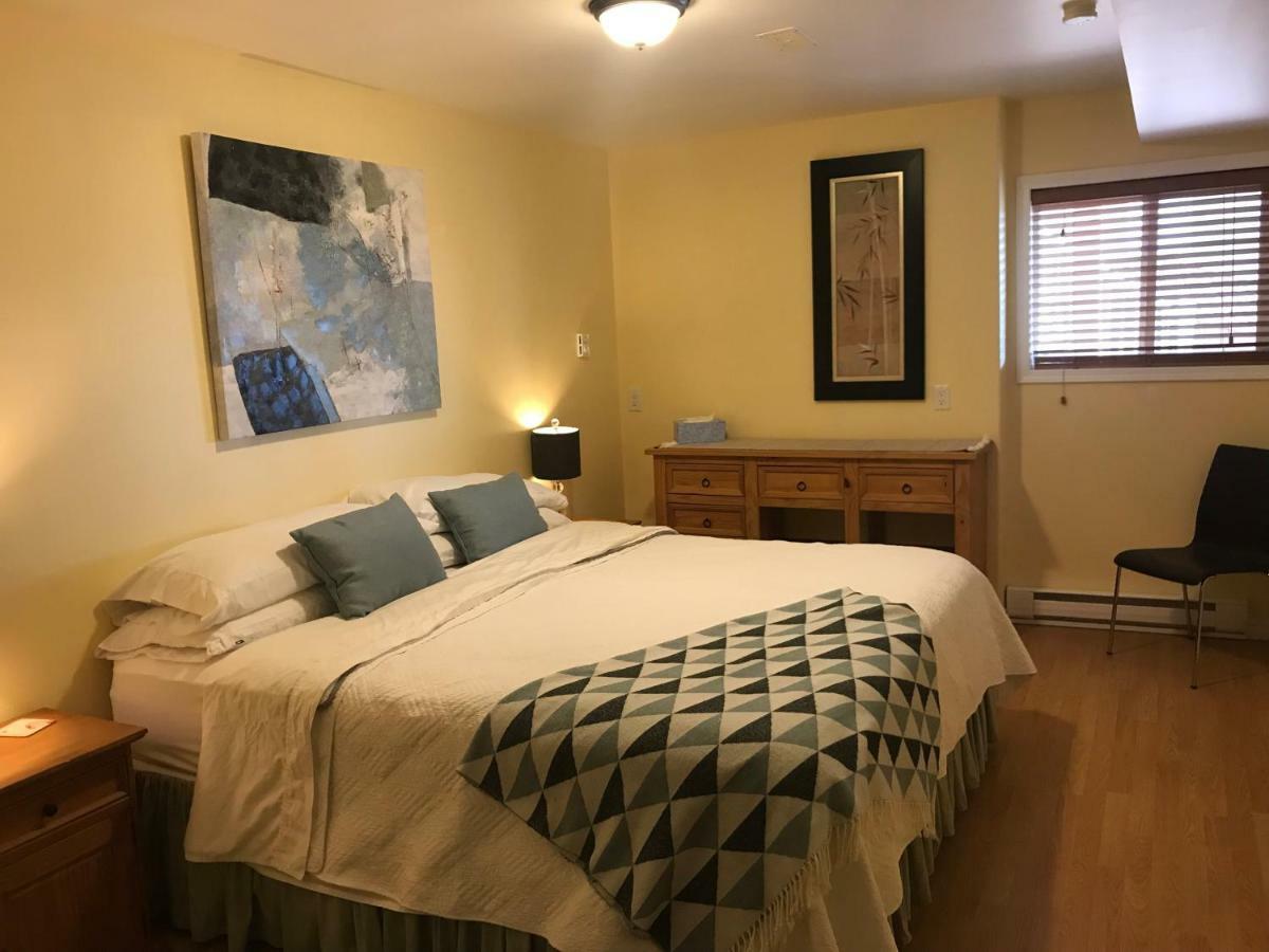Acker Vacation Rentals Kelowna Bagian luar foto