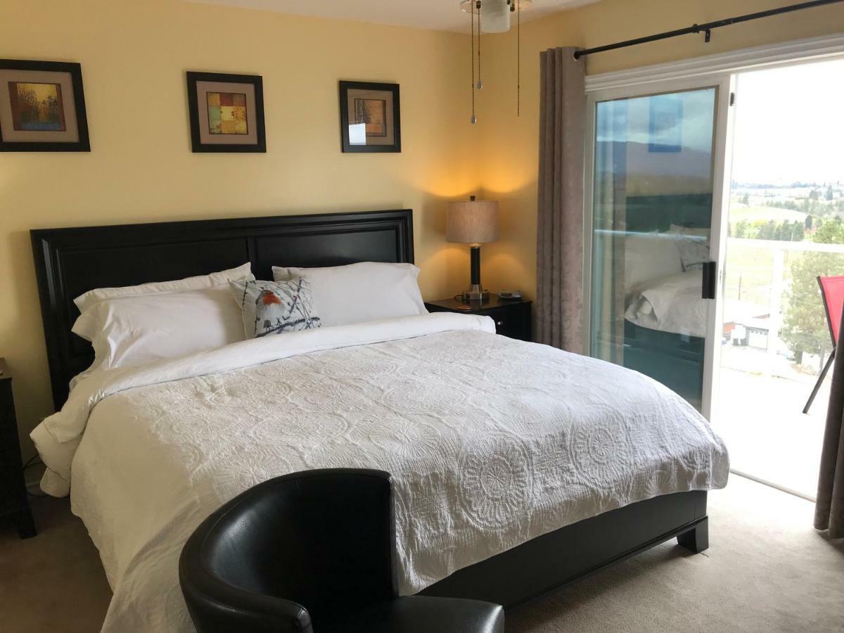 Acker Vacation Rentals Kelowna Bagian luar foto
