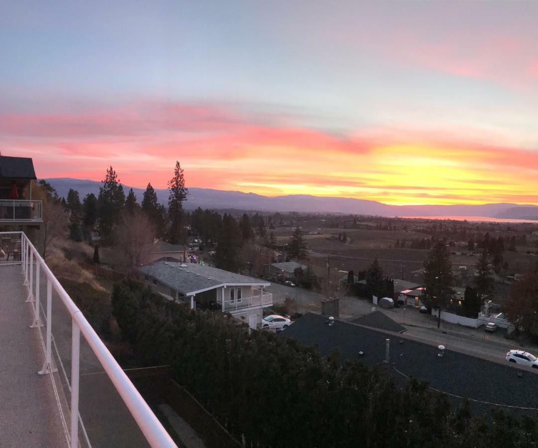 Acker Vacation Rentals Kelowna Bagian luar foto